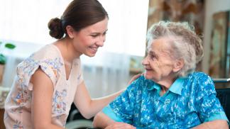 Как помочь пожилым людям?